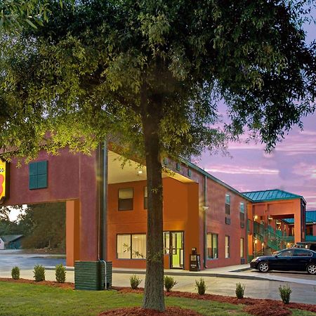 Super 8 By Wyndham Gainesville Buitenkant foto