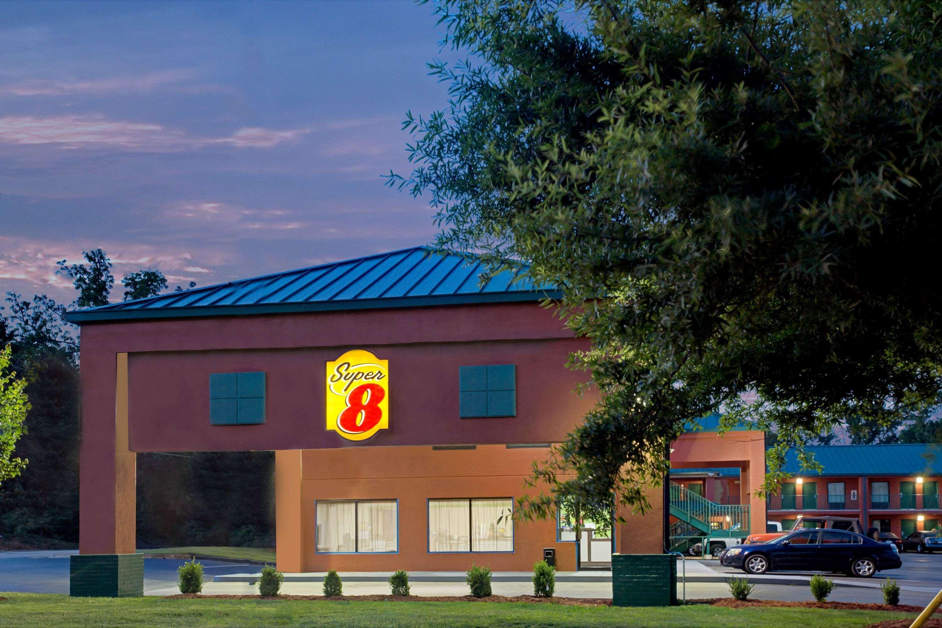 Super 8 By Wyndham Gainesville Buitenkant foto