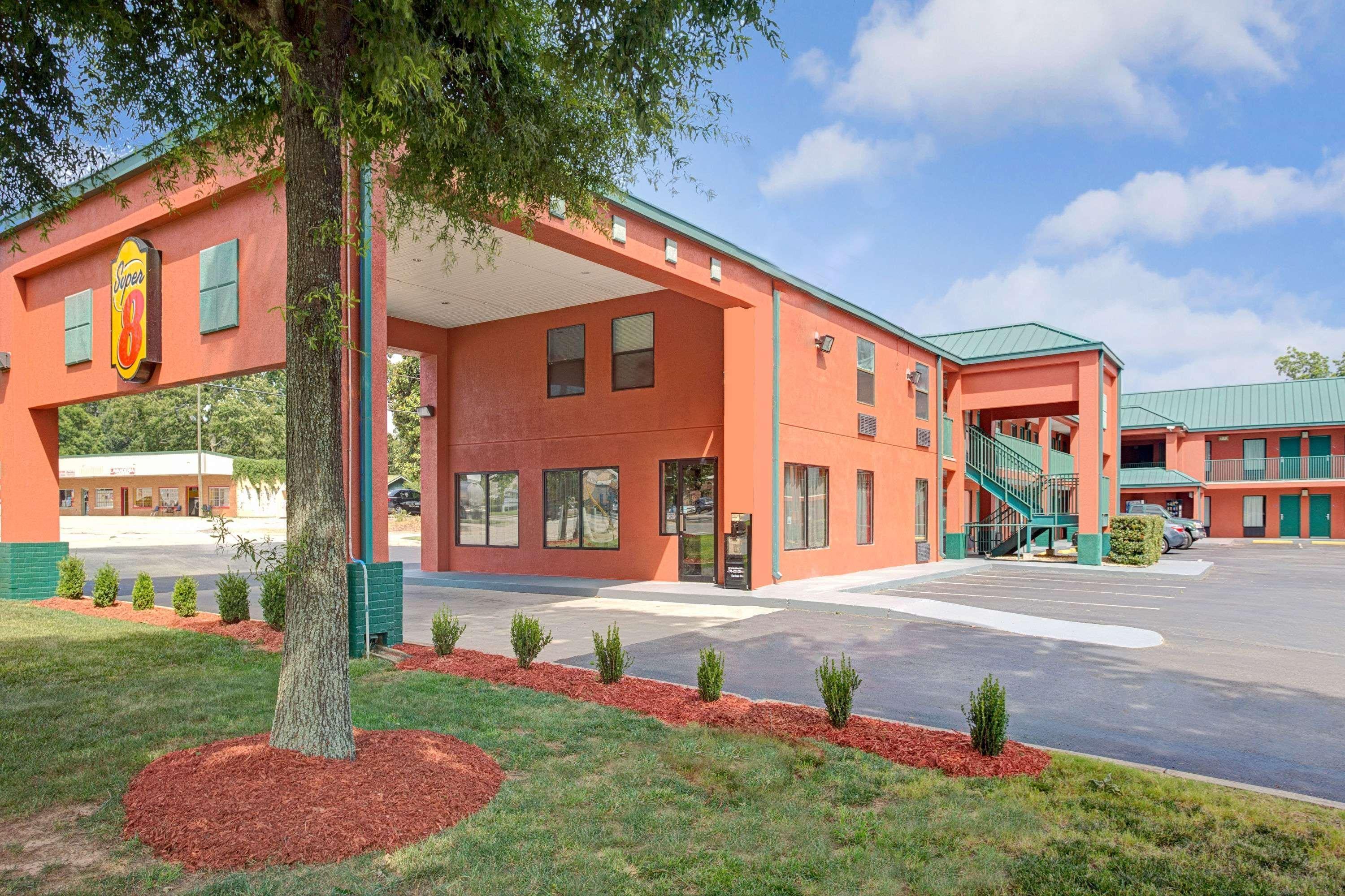 Super 8 By Wyndham Gainesville Buitenkant foto
